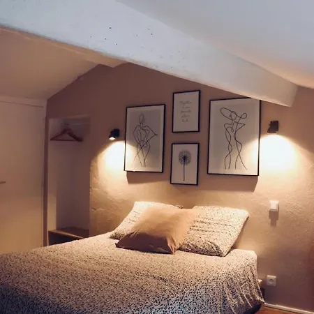 La Saintonge Apartment *