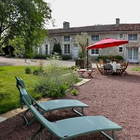 La Saintonge Apartment *